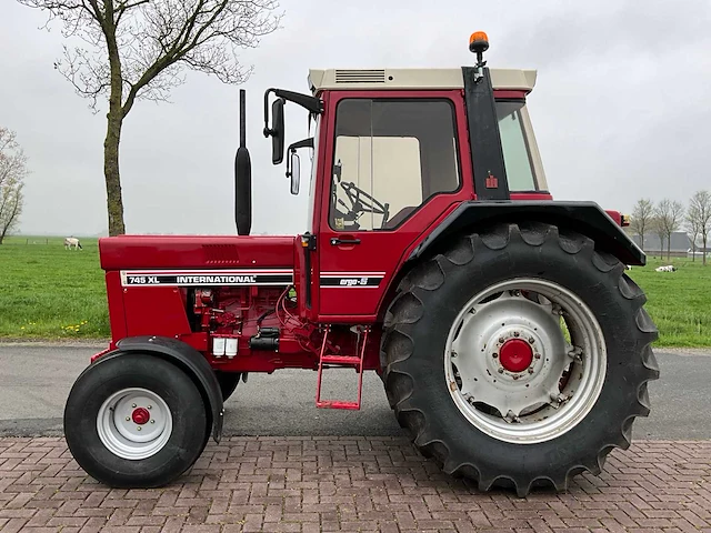 1985 international 745xl ergo-s tweewielaangedreven landbouwtractor - afbeelding 36 van  40