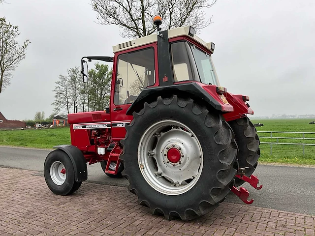 1985 international 745xl ergo-s tweewielaangedreven landbouwtractor - afbeelding 40 van  40