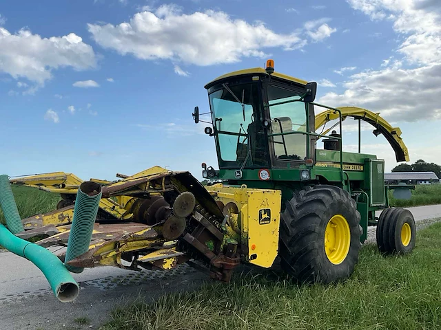1985 john deere 5820 hakselaar - afbeelding 1 van  58