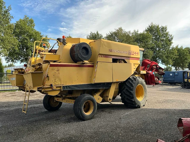 1985 new holland tf44 combain - afbeelding 2 van  72