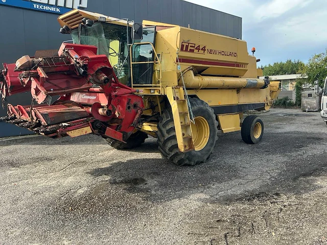1985 new holland tf44 combain - afbeelding 1 van  72
