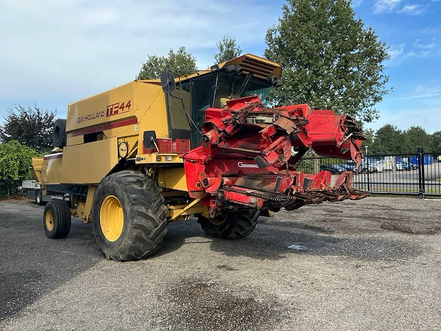 1985 new holland tf44 combain - afbeelding 12 van  72