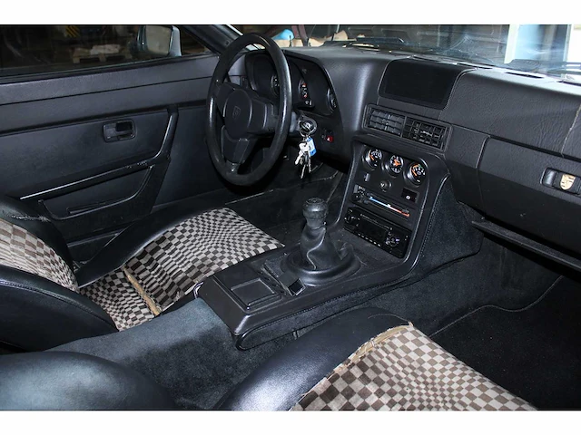 1985 porsche 924 - oldtimer - afbeelding 18 van  41