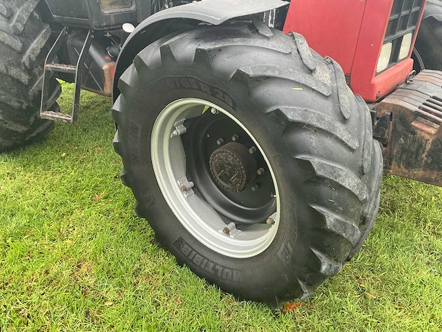 1986 case international 1056 axl vierwielaangedreven landbouwtractor - afbeelding 36 van  55