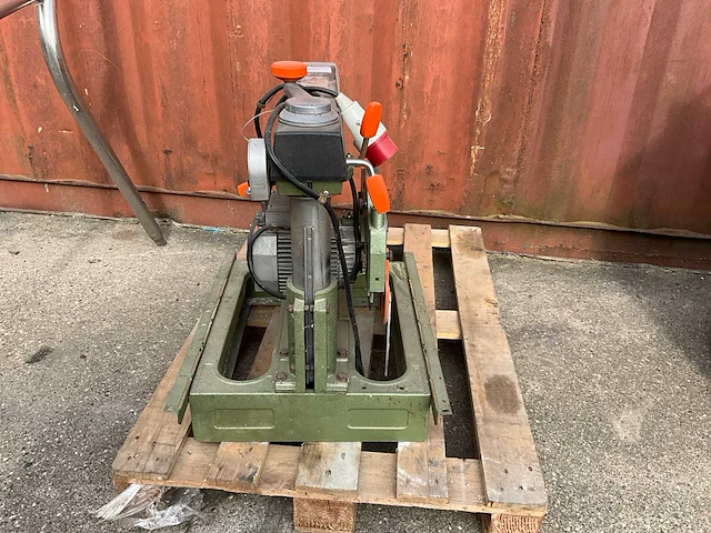 1986 dewalt power shop radiaalafkortzaagmachine - afbeelding 2 van  6