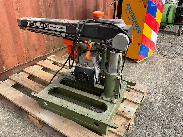 1986 dewalt power shop radiaalafkortzaagmachine - afbeelding 3 van  6