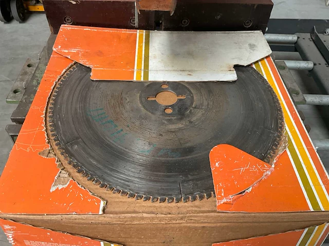 1986 eiseke lms-ii afkortcirkelzaagmachine - afbeelding 6 van  8