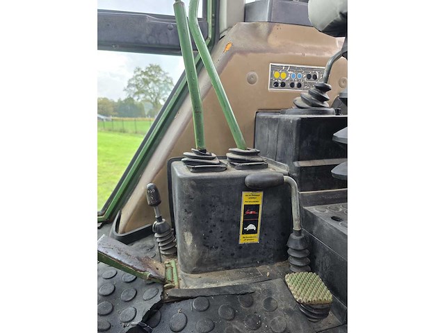 1986 fendt 612 lsa turbomatik vierwielaangedreven landbouwtractor - afbeelding 5 van  24