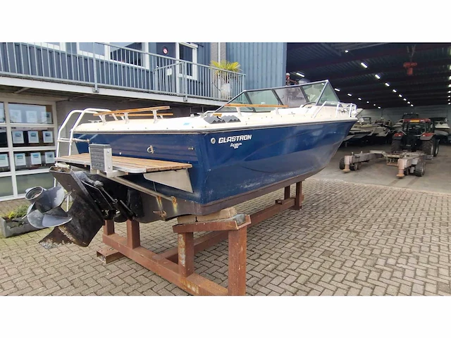 1986 glastron aventura 214 speedboot - afbeelding 16 van  19