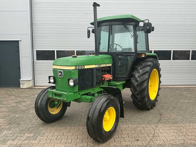 1986 john deere 2250 tweewielaangedreven landbouwtractor - afbeelding 1 van  26