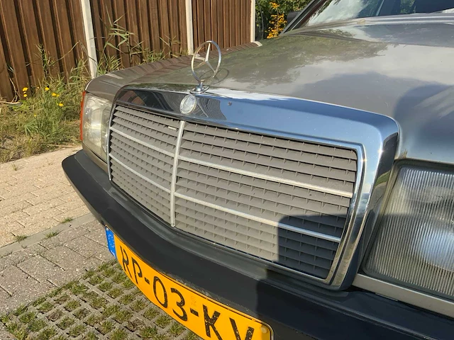 1986 mercedes-benz 190e oldtimer - afbeelding 10 van  63