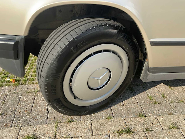 1986 mercedes-benz 190e oldtimer - afbeelding 15 van  63