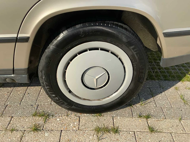 1986 mercedes-benz 190e oldtimer - afbeelding 16 van  63