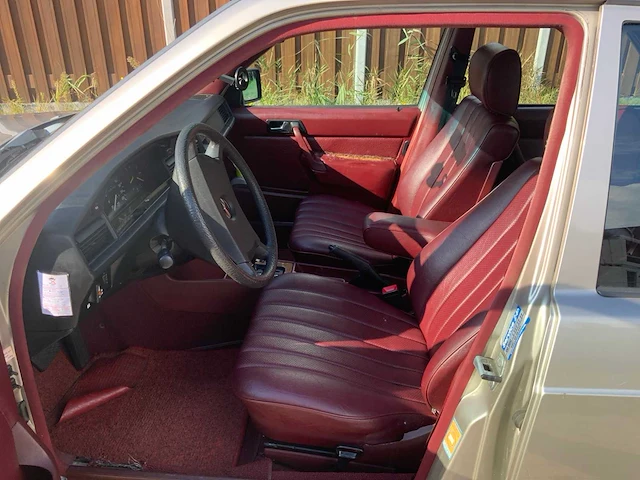 1986 mercedes-benz 190e oldtimer - afbeelding 23 van  63