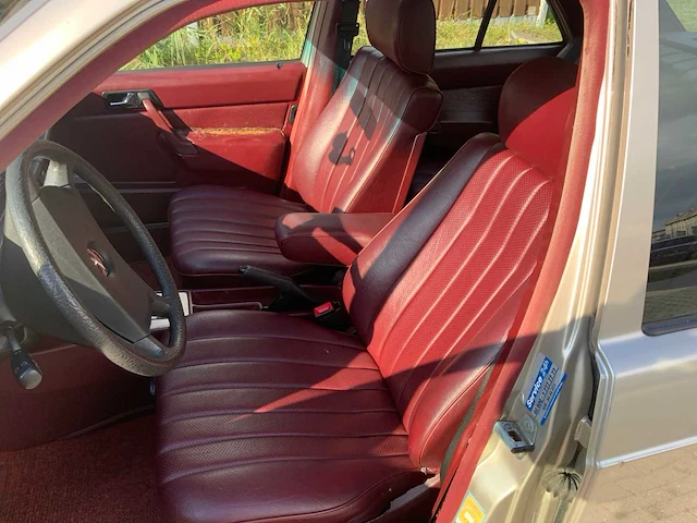 1986 mercedes-benz 190e oldtimer - afbeelding 24 van  63