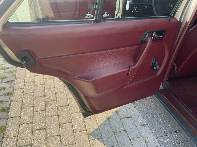 1986 mercedes-benz 190e oldtimer - afbeelding 35 van  63