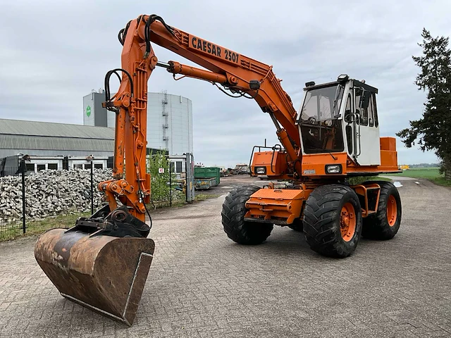 1987 caesar 2507 banden graafmachine - afbeelding 12 van  38
