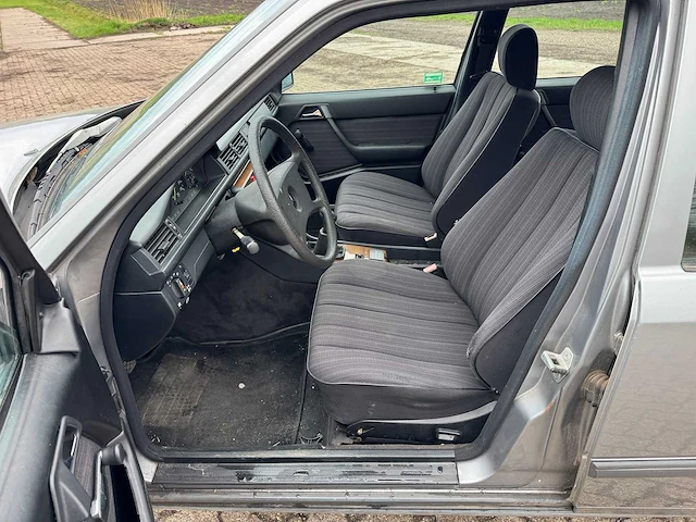 1987 mercedes-benz 200-280 (w124) 230 e personenauto - afbeelding 2 van  20