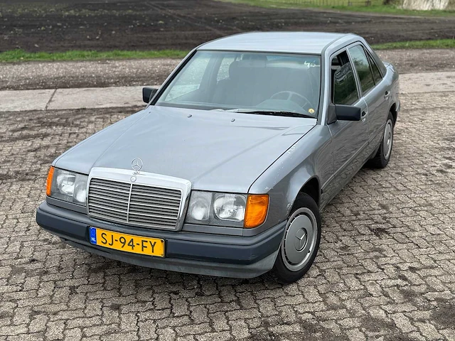 1987 mercedes-benz 200-280 (w124) 230 e personenauto - afbeelding 9 van  20