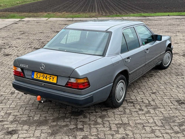 1987 mercedes-benz 200-280 (w124) 230 e personenauto - afbeelding 11 van  20