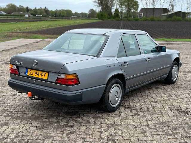 1987 mercedes-benz 200-280 (w124) 230 e personenauto - afbeelding 16 van  20