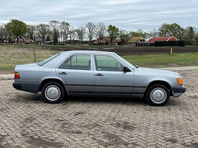 1987 mercedes-benz 200-280 (w124) 230 e personenauto - afbeelding 17 van  20