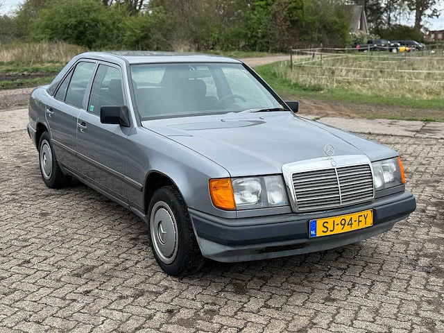 1987 mercedes-benz 200-280 (w124) 230 e personenauto - afbeelding 18 van  20