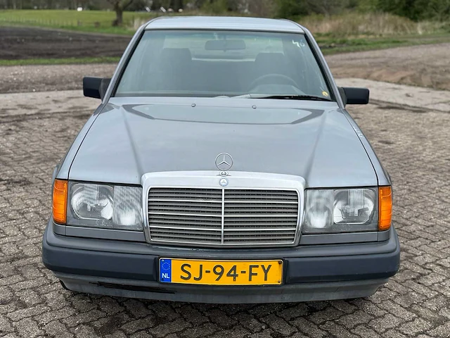 1987 mercedes-benz 200-280 (w124) 230 e personenauto - afbeelding 19 van  20