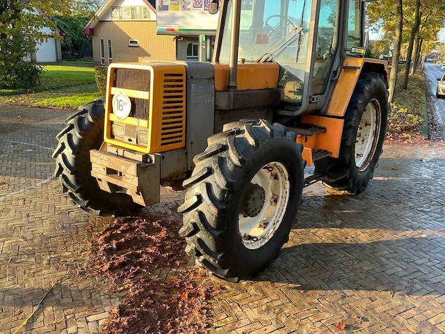 1987 renault 133.14 vierwielaangedreven landbouwtractor - afbeelding 2 van  27