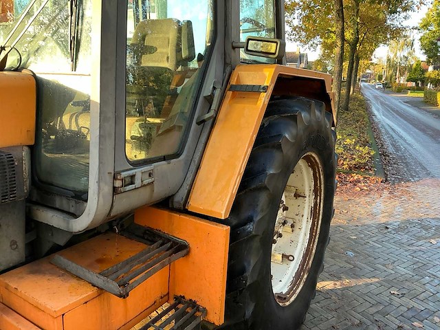 1987 renault 133.14 vierwielaangedreven landbouwtractor - afbeelding 15 van  27