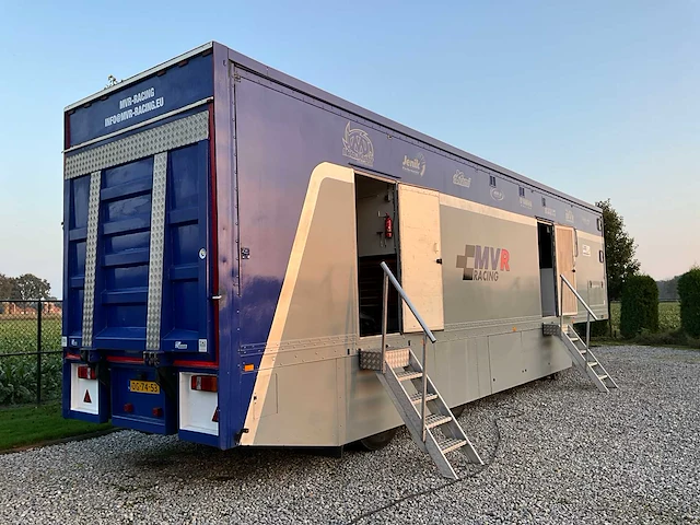 1987 van hool s212 motorsport trailer met keuken zitgedeelte en bedden - afbeelding 1 van  86