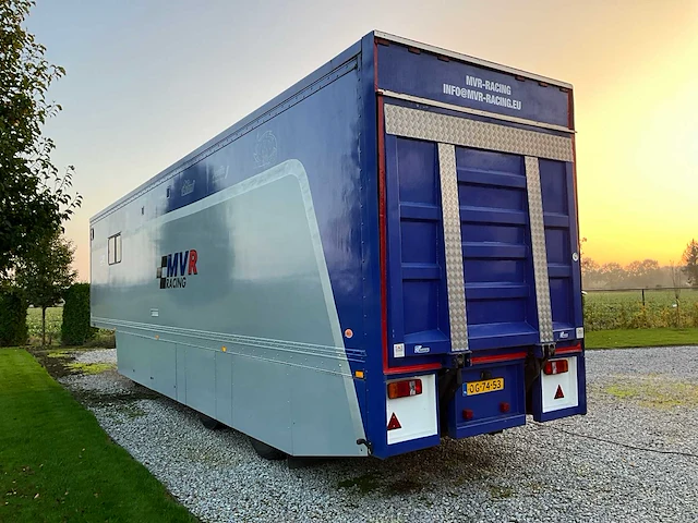 1987 van hool s212 motorsport trailer met keuken zitgedeelte en bedden - afbeelding 2 van  86