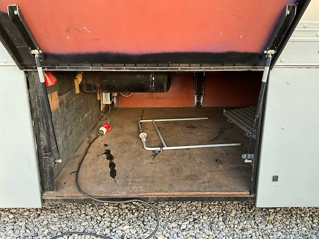 1987 van hool s212 motorsport trailer met keuken zitgedeelte en bedden - afbeelding 62 van  86