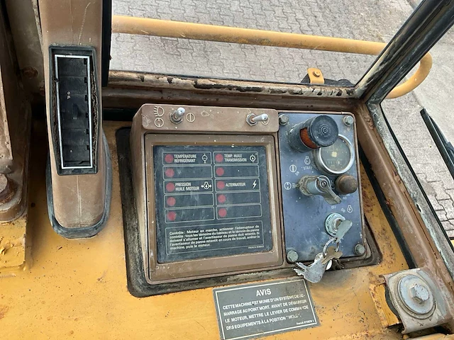 1988 caterpillar 953 bulldozer - afbeelding 28 van  38