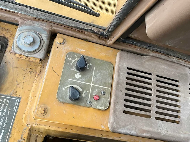 1988 caterpillar 953 bulldozer - afbeelding 30 van  38