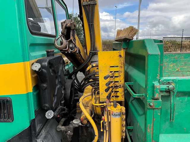 1988 daf 800 kipper vrachtwagen met kraan - afbeelding 10 van  33
