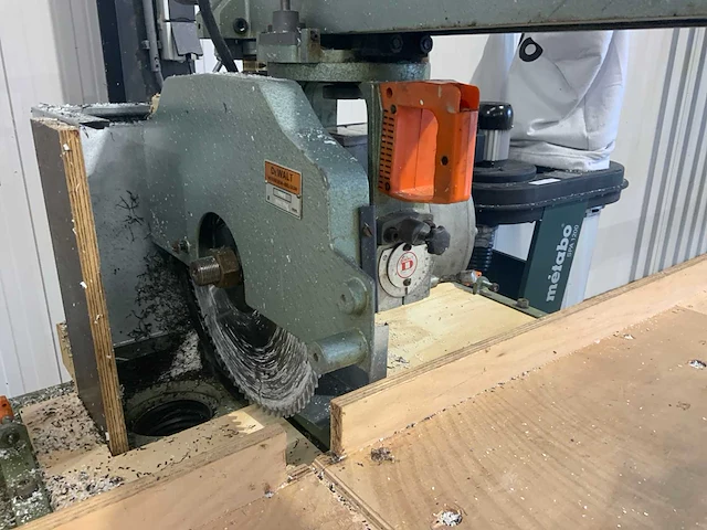 1988 dewalt 1600-s afkortcirkelzaagmachine - afbeelding 6 van  17
