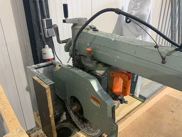 1988 dewalt 1600-s afkortcirkelzaagmachine - afbeelding 8 van  17