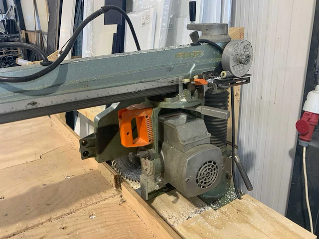1988 dewalt 1600-s afkortcirkelzaagmachine - afbeelding 15 van  17