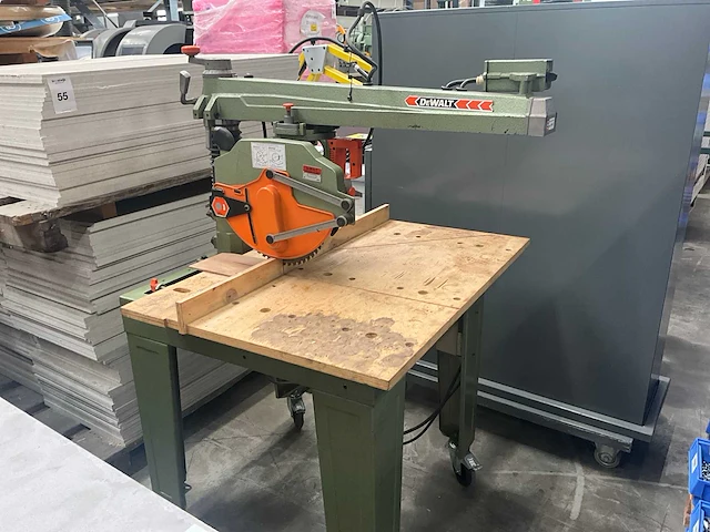 1988 dewalt 1600/“s” radiaalafkortzaagmachine - afbeelding 1 van  12