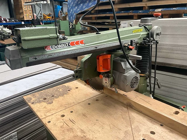 1988 dewalt 1600/“s” radiaalafkortzaagmachine - afbeelding 5 van  12
