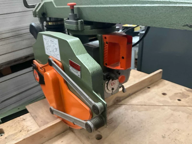 1988 dewalt 1600/“s” radiaalafkortzaagmachine - afbeelding 10 van  12