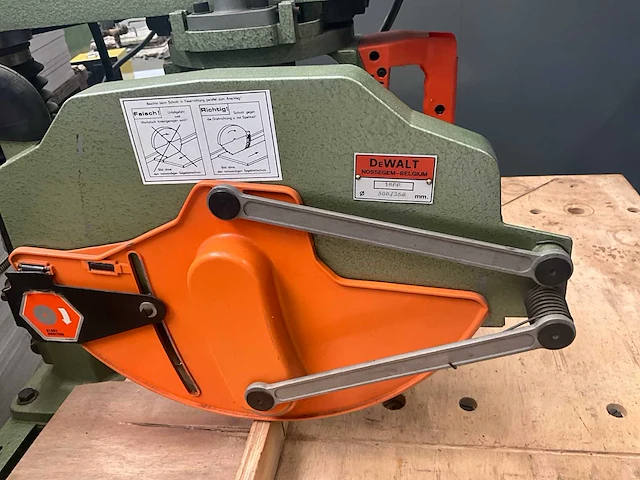 1988 dewalt 1600/“s” radiaalafkortzaagmachine - afbeelding 11 van  12