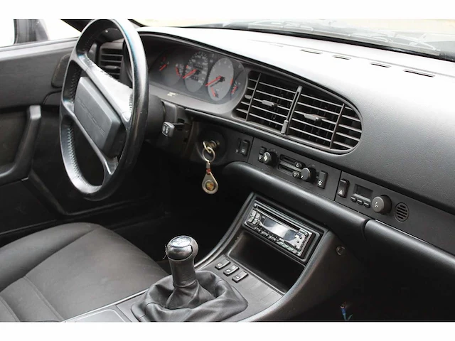 1988 porsche 944 turbo s oldtimer - afbeelding 13 van  39