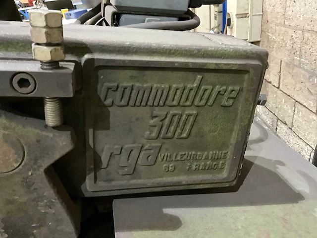 1988 r.g.a. commodore 300 afkortcirkelzaagmachine - afbeelding 4 van  5