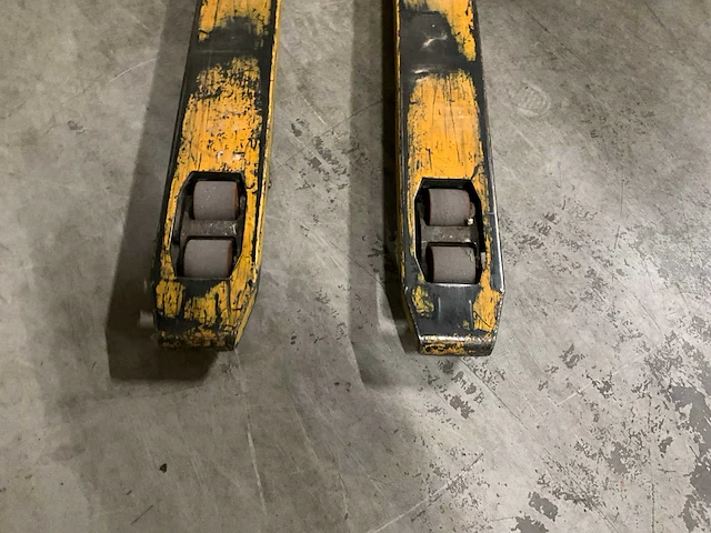 1988 tm 2000 c/bv hand hydraulische palletwagen - afbeelding 3 van  8