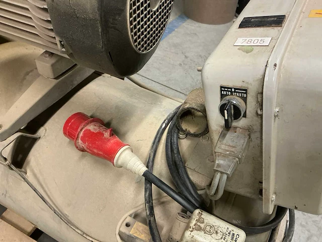 1989 atlas copco le9 uv zuigercompressor - afbeelding 7 van  22