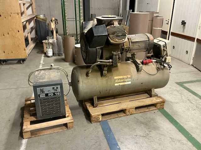 1989 atlas copco le9 uv zuigercompressor - afbeelding 1 van  22