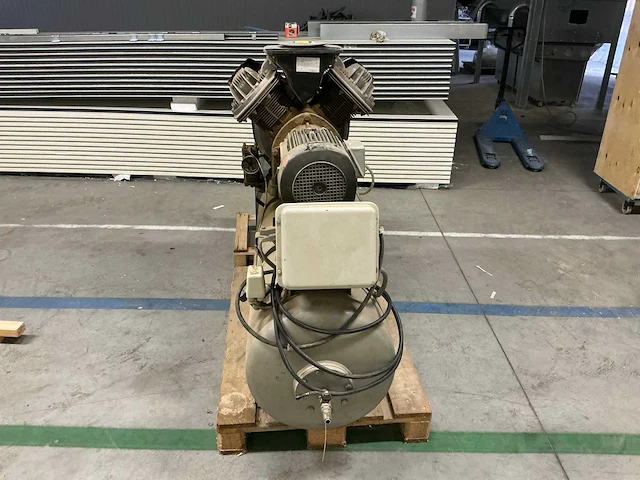 1989 atlas copco le9 uv zuigercompressor - afbeelding 17 van  22