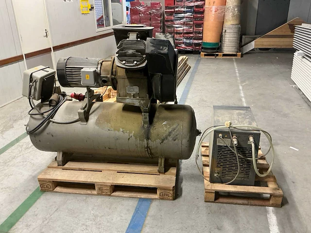 1989 atlas copco le9 uv zuigercompressor - afbeelding 19 van  22